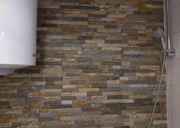 Modern 1-bedroom With Free Parking & Fast Wifi *