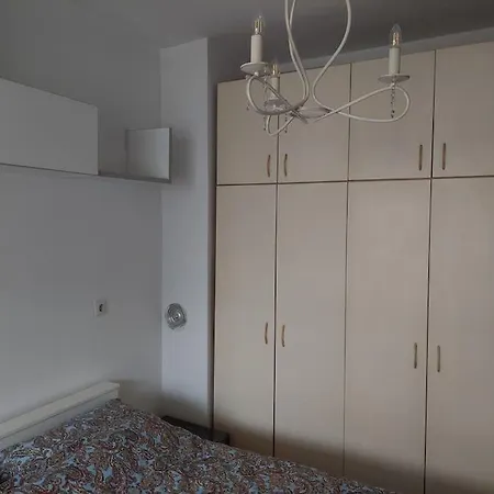 Modern 1-bedroom With Free Parking & Fast Wifi Apartman *