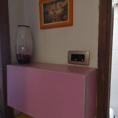 Lovely 1-bedroom Apartment *