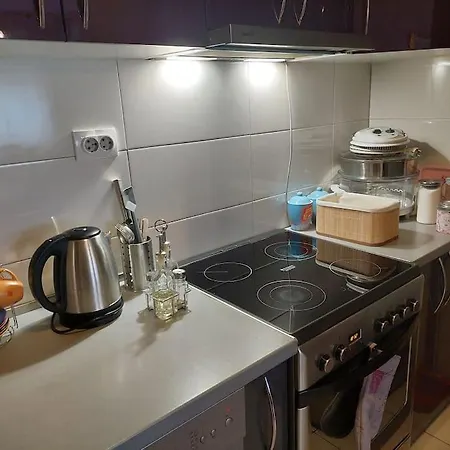 Apartman Modern 1-bedroom With Free Parking & Fast Wifi *