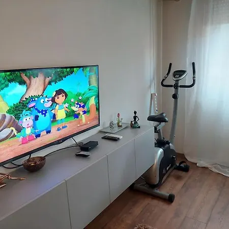 Modern 1-bedroom With Free Parking & Fast Wifi * 波德戈里察