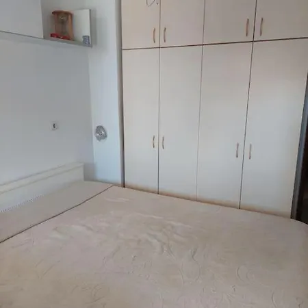 Modern 1-bedroom With Free Parking & Fast Wifi *