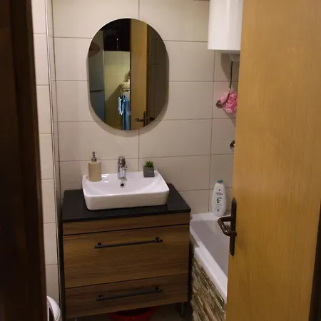 Modern 1-bedroom With Free Parking & Fast Wifi Podgorica