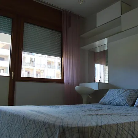Modern 1-bedroom With Free Parking & Fast Wifi Апартаменти *