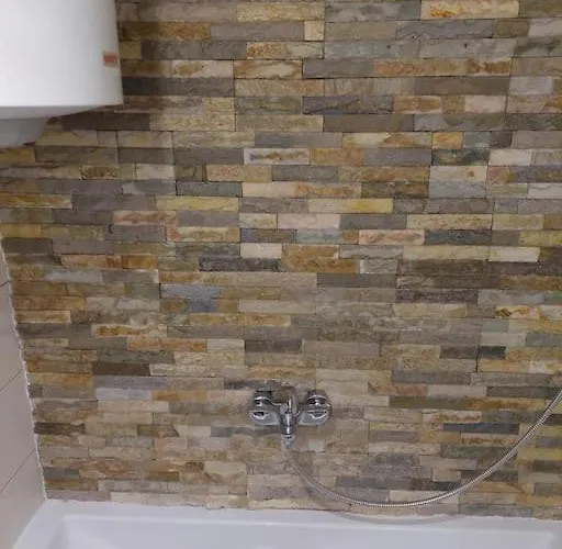 Modern 1-bedroom With Free Parking & Fast Wifi