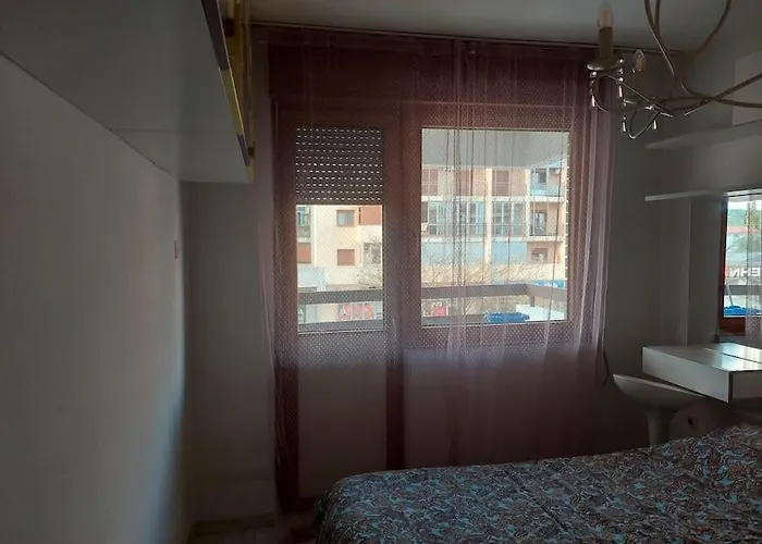 Apartman Modern 1-bedroom With Free Parking & Fast Wifi *